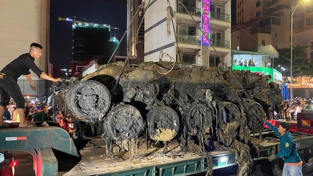 Phát hiện nhiều mẩu xương khi trục vớt xác xe tăng tại bãi biển Quy Nhơn- Ảnh 9. Phát hiện nhiều mẩu xương khi trục vớt xác xe tăng tại bãi biển Quy Nhơn- Ảnh 9.
