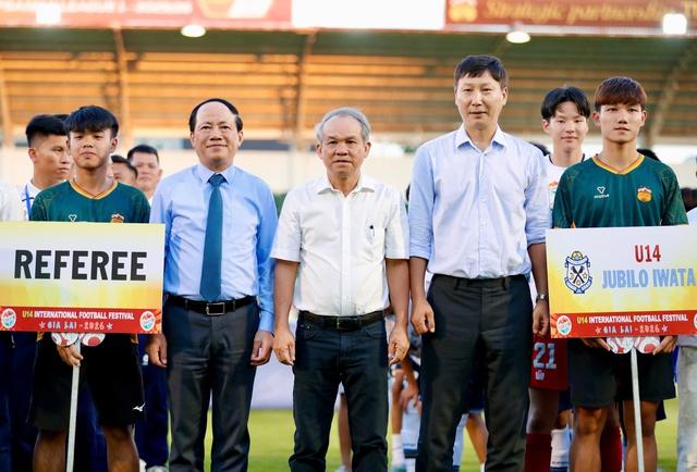 HLV Kim chứng kiến cháu của Văn Toàn ghi bàn, U.14 HAGL thắng đẹp U.14 Jubilo Iwata- Ảnh 1. HLV Kim chứng kiến cháu của Văn Toàn ghi bàn, U.14 HAGL thắng đẹp U.14 Jubilo Iwata- Ảnh 1.
