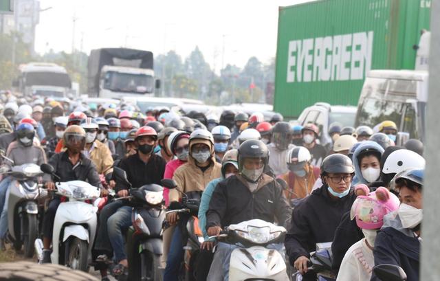 Làm sạch bụi mịn sau khi di chuyển nhiều ngày nắng nóng giúp da khỏe, sạch sâu - Ảnh 1. Làm sạch bụi mịn sau khi di chuyển nhiều ngày nắng nóng giúp da khỏe, sạch sâu - Ảnh 1.