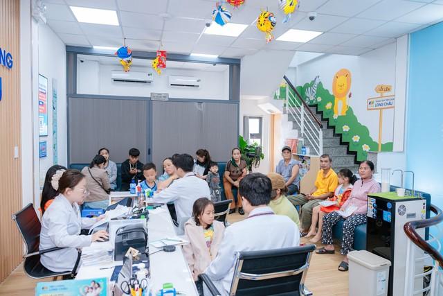 Chủ động bảo vệ bé trước làn sóng ‘dịch chồng dịch’ dâng cao - Ảnh 1.