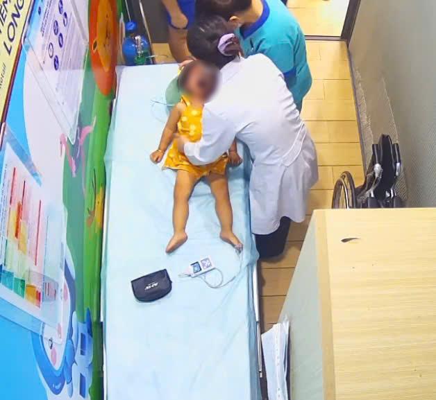 Bác sĩ Long Châu kể lại khoảnh khắc 'tranh thủ từng giây' cứu nguy bé bị sặc sữa- Ảnh 1. Bác sĩ Long Châu kể lại khoảnh khắc 'tranh thủ từng giây' cứu nguy bé bị sặc sữa- Ảnh 1.