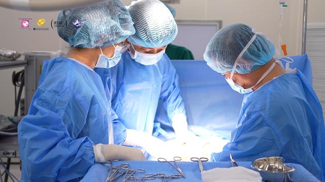 3 năm không triệu chứng: Khối u buồng trứng âm thầm tiến triển nguy cơ ung thư- Ảnh 1. 3 năm không triệu chứng: Khối u buồng trứng âm thầm tiến triển nguy cơ ung thư- Ảnh 1.