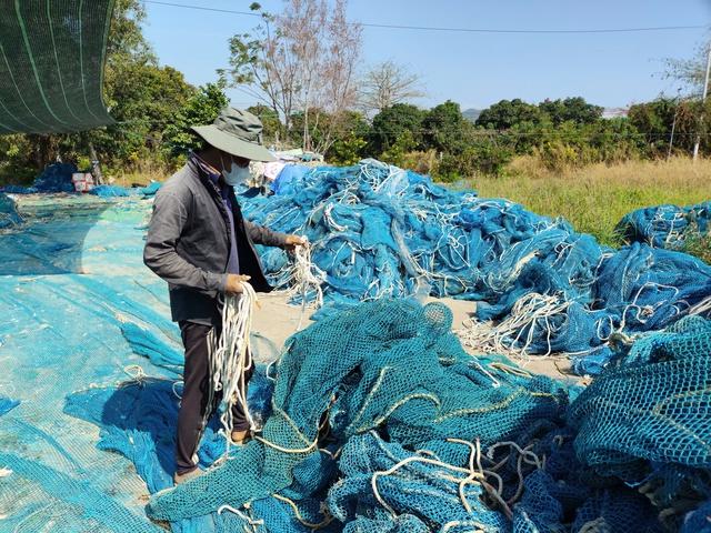 Xóm cắt lưới, phá dây thừng ở TP.HCM- Ảnh 1. Xóm cắt lưới, phá dây thừng ở TP.HCM- Ảnh 1.