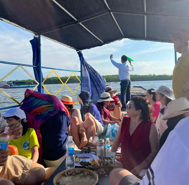 Đi 'giải nóng' ở phá Tam Giang- Ảnh 1.