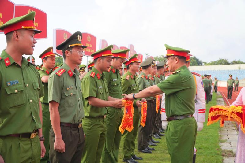 Gần 1.600 chiến sĩ Công an thành phố Đà Nẵng tranh tài tại hội thao Khỏe vì an ninh Tổ quốc - Ảnh 7. Gần 1.600 chiến sĩ Công an thành phố Đà Nẵng tranh tài tại hội thao Khỏe vì an ninh Tổ quốc - Ảnh 7.