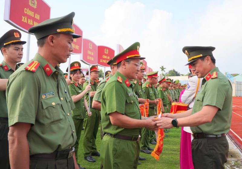 Gần 1.600 chiến sĩ Công an thành phố Đà Nẵng tranh tài tại hội thao Khỏe vì an ninh Tổ quốc - Ảnh 5. Gần 1.600 chiến sĩ Công an thành phố Đà Nẵng tranh tài tại hội thao Khỏe vì an ninh Tổ quốc - Ảnh 5.