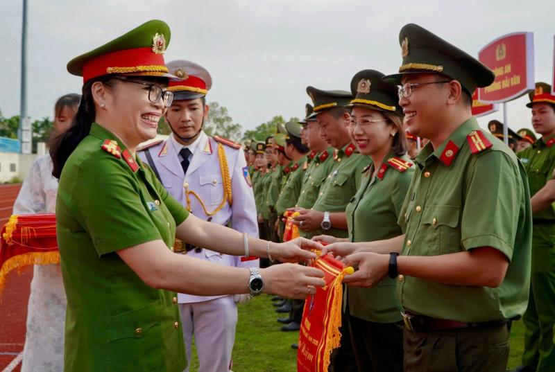 Gần 1.600 chiến sĩ Công an thành phố Đà Nẵng tranh tài tại hội thao Khỏe vì an ninh Tổ quốc - Ảnh 6. Gần 1.600 chiến sĩ Công an thành phố Đà Nẵng tranh tài tại hội thao Khỏe vì an ninh Tổ quốc - Ảnh 6.