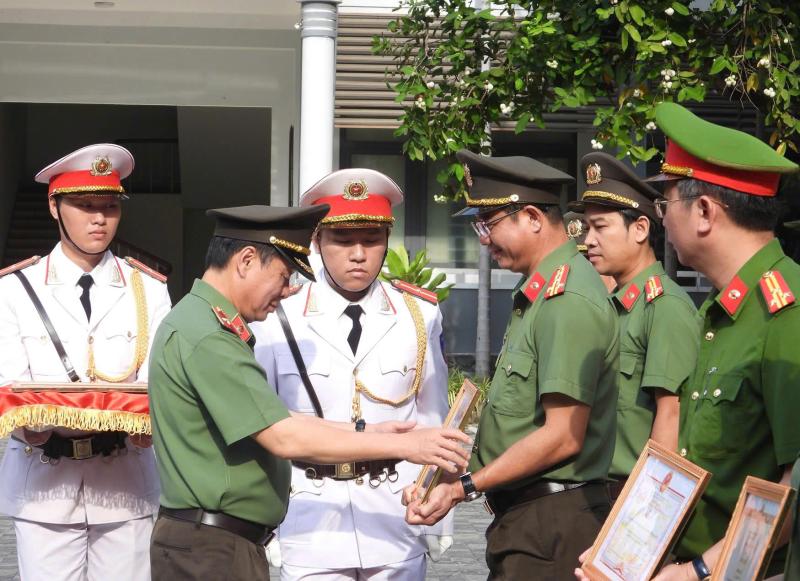 Thiếu tướng Nguyễn Hữu Hợp: Mạnh tay với tội phạm, giữ vững an ninh mùa lễ hội- Ảnh 4. Thiếu tướng Nguyễn Hữu Hợp: Mạnh tay với tội phạm, giữ vững an ninh mùa lễ hội- Ảnh 4.