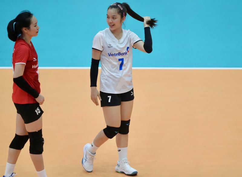Chiêm ngưỡng dàn bóng hồng tài sắc vẹn toàn ở Cúp bóng chuyền VTV9 - Bình Điền- Ảnh 6. Chiêm ngưỡng dàn bóng hồng tài sắc vẹn toàn ở Cúp bóng chuyền VTV9 - Bình Điền- Ảnh 6.