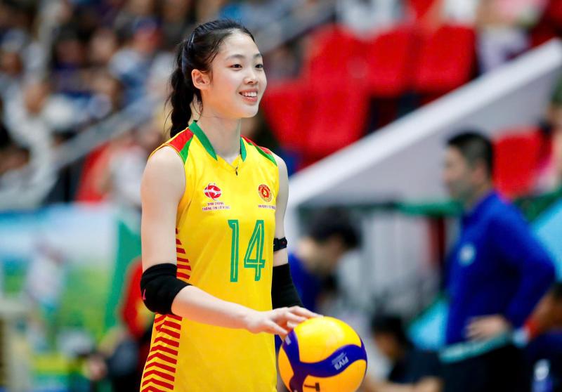 Chiêm ngưỡng dàn bóng hồng tài sắc vẹn toàn ở Cúp bóng chuyền VTV9 - Bình Điền- Ảnh 3. Chiêm ngưỡng dàn bóng hồng tài sắc vẹn toàn ở Cúp bóng chuyền VTV9 - Bình Điền- Ảnh 3.