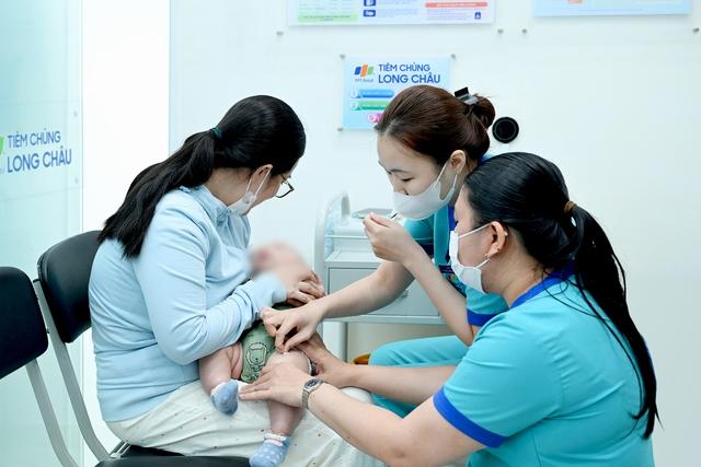 Bác sĩ Long Châu kể lại khoảnh khắc 'tranh thủ từng giây' cứu nguy bé bị sặc sữa- Ảnh 2. Bác sĩ Long Châu kể lại khoảnh khắc 'tranh thủ từng giây' cứu nguy bé bị sặc sữa- Ảnh 2.