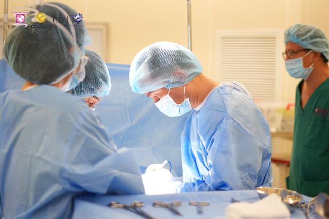 3 năm không triệu chứng: Khối u buồng trứng âm thầm tiến triển nguy cơ ung thư- Ảnh 2. 3 năm không triệu chứng: Khối u buồng trứng âm thầm tiến triển nguy cơ ung thư- Ảnh 2.