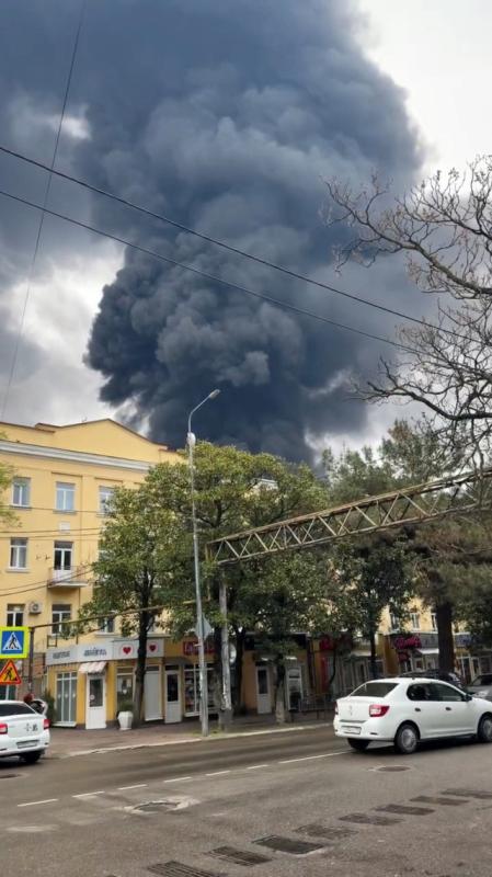 Chiến sự Ukraine ngày 1.528: Kho dầu Tuapse của Nga liên tục bị tập kích - Ảnh 1.
