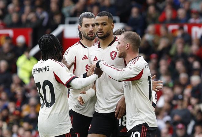 M.U thắng nghẹt thở Liverpool ở trận đấu hay kinh khủng, chính thức có vé dự Champions League- Ảnh 2.