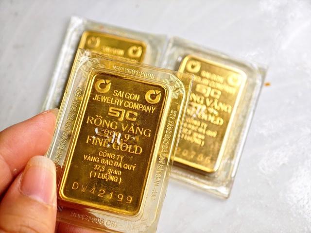 Vàng trượt giảm thấp nhất 4 tháng qua, có nên mua? - Ảnh 1.