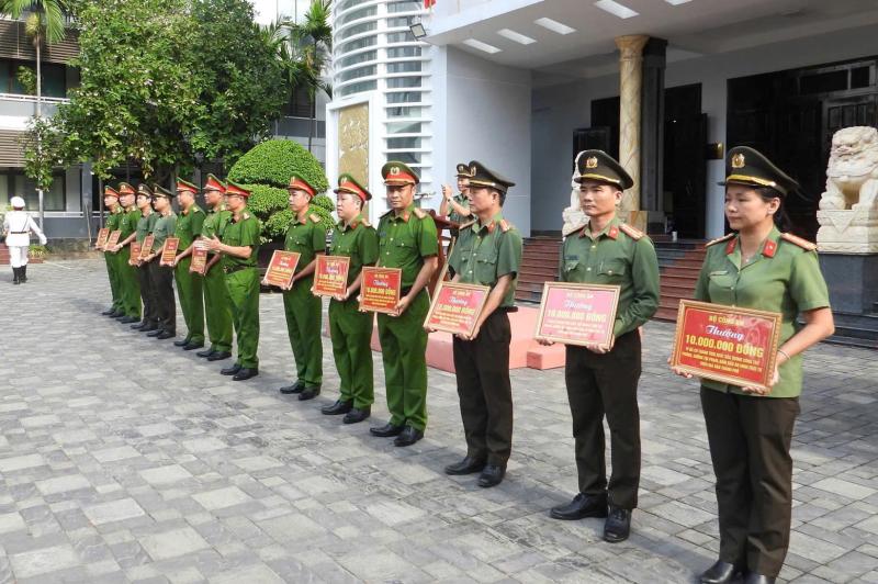 Thiếu tướng Nguyễn Hữu Hợp: Mạnh tay với tội phạm, giữ vững an ninh mùa lễ hội- Ảnh 5. Thiếu tướng Nguyễn Hữu Hợp: Mạnh tay với tội phạm, giữ vững an ninh mùa lễ hội- Ảnh 5.