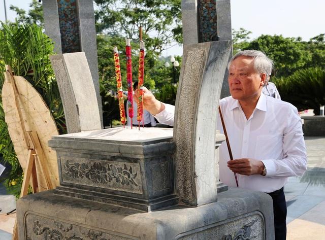 Nguyên Phó thủ tướng trao nhà tình nghĩa cho gia đình người có công tại Đà Nẵng- Ảnh 2. Nguyên Phó thủ tướng trao nhà tình nghĩa cho gia đình người có công tại Đà Nẵng- Ảnh 2.