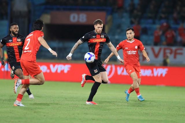 Có 'ngoại binh' cạnh tranh với Đình Bắc ở đội tuyển Việt Nam, HLV Kim Sang-sik càng vui- Ảnh 1.