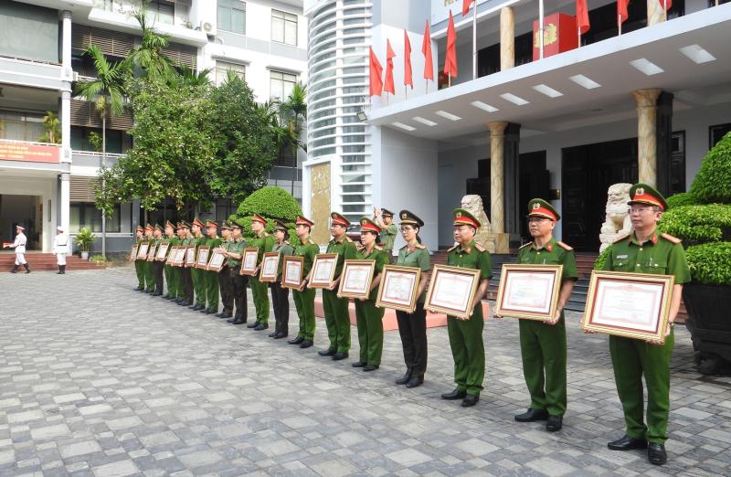 Thiếu tướng Nguyễn Hữu Hợp: Mạnh tay với tội phạm, giữ vững an ninh mùa lễ hội- Ảnh 6. Thiếu tướng Nguyễn Hữu Hợp: Mạnh tay với tội phạm, giữ vững an ninh mùa lễ hội- Ảnh 6.