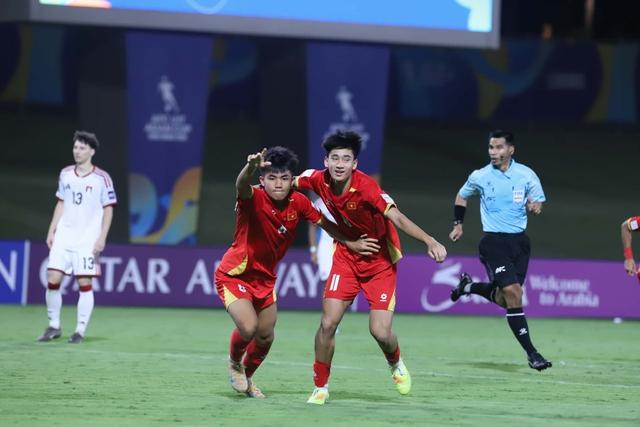 U.17 Việt Nam sẽ chơi hay hơn nữa trước người Úc: Viết tiếp kỳ tích- Ảnh 1. U.17 Việt Nam sẽ chơi hay hơn nữa trước người Úc: Viết tiếp kỳ tích- Ảnh 1.