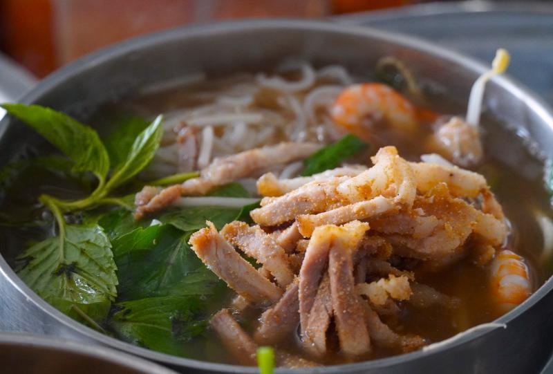 Quán bún nước lèo chỉ bán tôm đất suốt 40 năm vẫn hút khách Cà Mau - Ảnh 7.