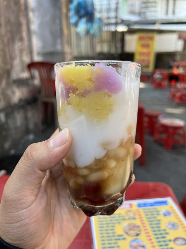 Mục sở thị quán chè trong vụ ly chè 170.000 đồng ở Huế- Ảnh 3. Mục sở thị quán chè trong vụ ly chè 170.000 đồng ở Huế- Ảnh 3.