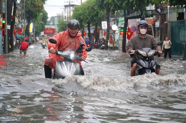 Vào mùa mưa, sao Nam bộ vẫn nắng nóng?- Ảnh 2. Vào mùa mưa, sao Nam bộ vẫn nắng nóng?- Ảnh 2.