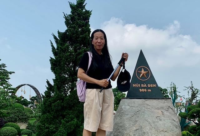 Con gái đưa mẹ đi leo núi 'tìm lại thanh xuân' - Ảnh 1.