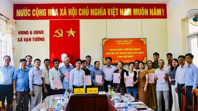 Thủ tục gọn, dân lợi: Gần dân, nhanh việc- Ảnh 3. Thủ tục gọn, dân lợi: Gần dân, nhanh việc- Ảnh 3.