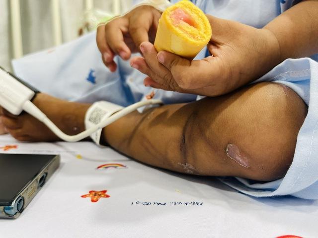 Thông tin mới nhất vụ bé trai 2 tuổi bị bạo hành dã man ở TP.HCM- Ảnh 11. Thông tin mới nhất vụ bé trai 2 tuổi bị bạo hành dã man ở TP.HCM- Ảnh 11.