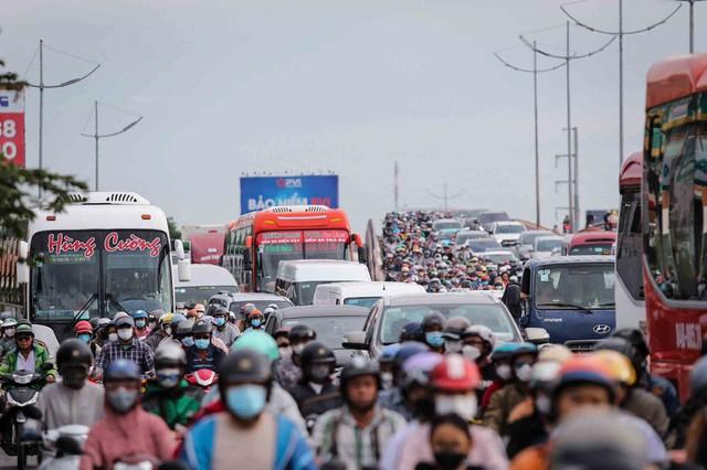 Phó thủ tướng yêu cầu xử lý phản ánh của Báo Thanh Niên về quốc lộ quá tải - Ảnh 1.