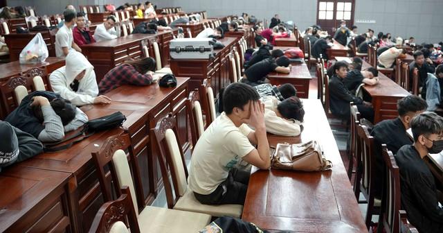 Tiếp nhận 18 công dân Việt Nam do Campuchia bàn giao- Ảnh 4. Tiếp nhận 18 công dân Việt Nam do Campuchia bàn giao- Ảnh 4.