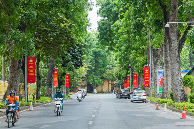 Hà Nội rực rỡ cờ hoa trước thềm Đại hội MTTQ Việt Nam lần thứ XI- Ảnh 8. Hà Nội rực rỡ cờ hoa trước thềm Đại hội MTTQ Việt Nam lần thứ XI- Ảnh 8.