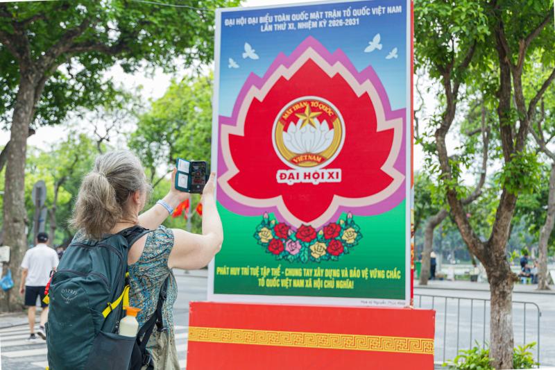 Hà Nội rực rỡ cờ hoa trước thềm Đại hội MTTQ Việt Nam lần thứ XI- Ảnh 9. Hà Nội rực rỡ cờ hoa trước thềm Đại hội MTTQ Việt Nam lần thứ XI- Ảnh 9.