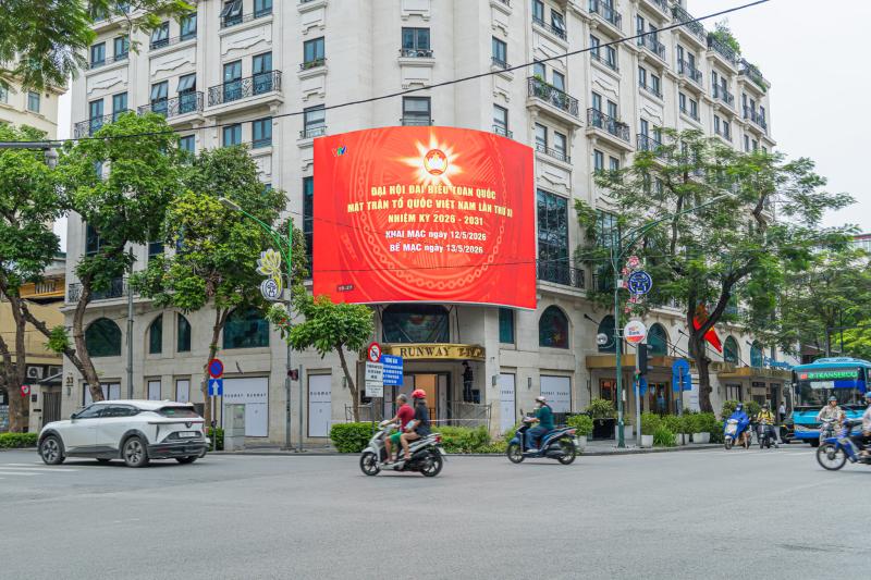 Hà Nội rực rỡ cờ hoa trước thềm Đại hội MTTQ Việt Nam lần thứ XI- Ảnh 4. Hà Nội rực rỡ cờ hoa trước thềm Đại hội MTTQ Việt Nam lần thứ XI- Ảnh 4.