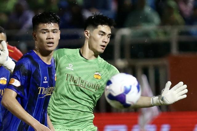 Lịch thi đấu V-League hôm nay: HAGL sẽ trụ hạng nếu thắng được SLNA, đại chiến ở Hàng Đẫy- Ảnh 1. Lịch thi đấu V-League hôm nay: HAGL sẽ trụ hạng nếu thắng được SLNA, đại chiến ở Hàng Đẫy- Ảnh 1.