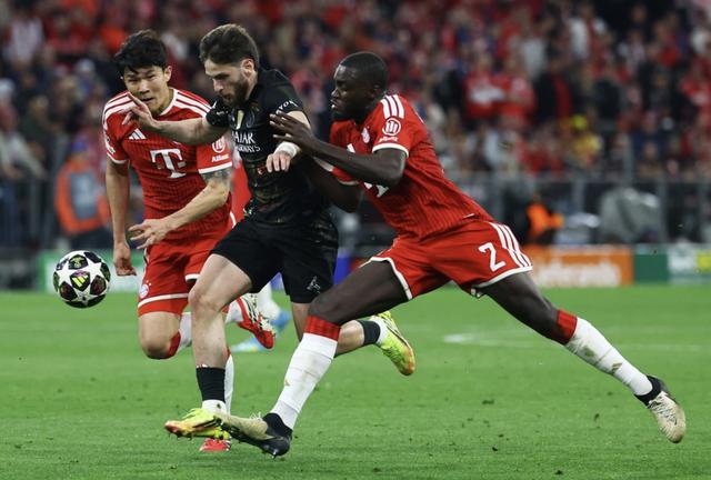PSG quá bản lĩnh, cầm chân Bayern Munich ngay tại 'hang hùm': Hiên ngang vào chung kết đấu Arsenal- Ảnh 3. PSG quá bản lĩnh, cầm chân Bayern Munich ngay tại 'hang hùm': Hiên ngang vào chung kết đấu Arsenal- Ảnh 3.