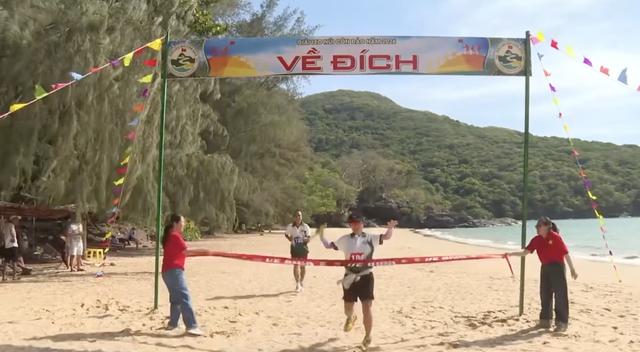Sôi nổi giải leo núi Côn Đảo năm 2026: Chinh phục đỉnh Núi Chúa
- Ảnh 2. Sôi nổi giải leo núi Côn Đảo năm 2026: Chinh phục đỉnh Núi Chúa
- Ảnh 2.
