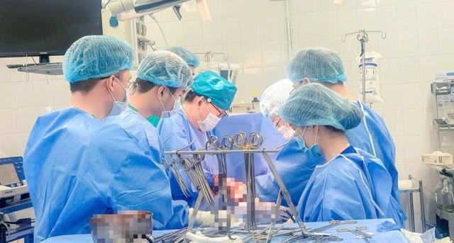 Tài xế xe công nghệ bị đâm xuyên tim, mất 2 lít máu được cứu sống - Ảnh 1.
