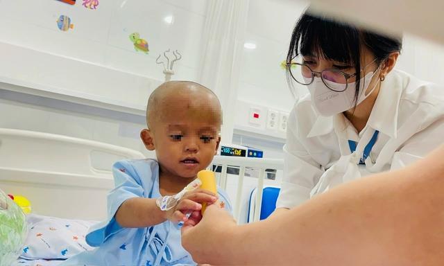 Thông tin mới nhất vụ bé trai 2 tuổi bị bạo hành dã man ở TP.HCM- Ảnh 7. Thông tin mới nhất vụ bé trai 2 tuổi bị bạo hành dã man ở TP.HCM- Ảnh 7.