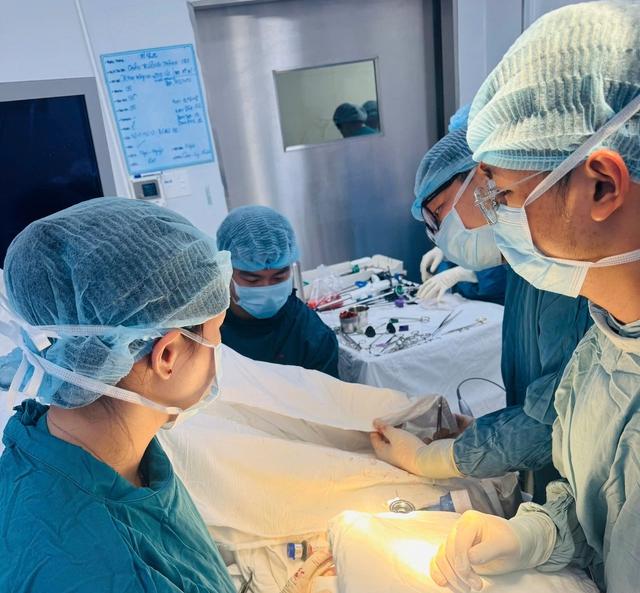 Nhét ‘trứng rồng’ vào hậu môn, nam bệnh nhân 31 tuổi phải cấp cứu- Ảnh 1.