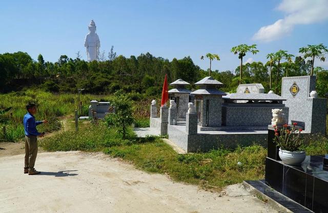 Quảng Ngãi: Hơn 2,1 ha đất nông nghiệp 'biến thành' khu an táng- Ảnh 2. Quảng Ngãi: Hơn 2,1 ha đất nông nghiệp 'biến thành' khu an táng- Ảnh 2.