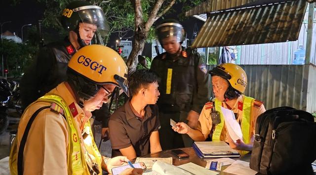 Kiểm tra ma túy tại chợ Bình Điền: Tài xế đổ lỗi do uống thuốc viêm họng - Ảnh 5.