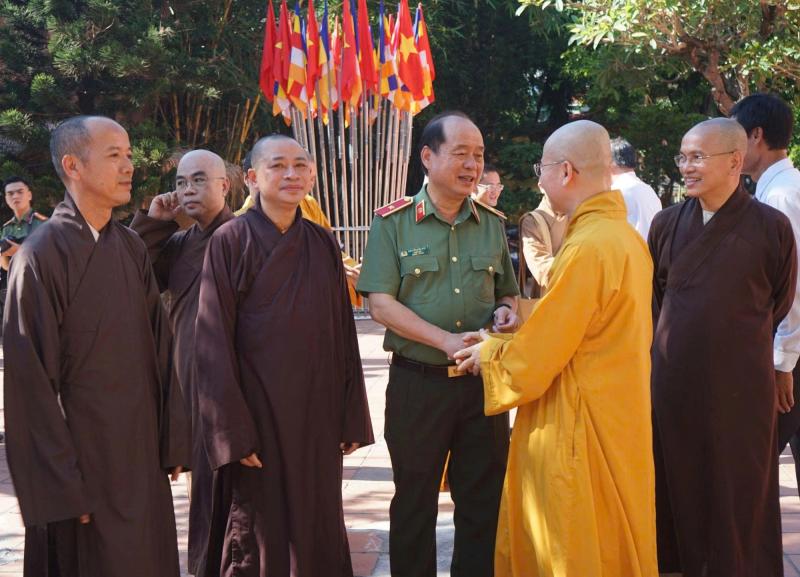 Lãnh đạo Đà Nẵng thăm Giáo hội Phật giáo, lan tỏa tinh thần từ bi mùa Phật đản- Ảnh 6. Lãnh đạo Đà Nẵng thăm Giáo hội Phật giáo, lan tỏa tinh thần từ bi mùa Phật đản- Ảnh 6.