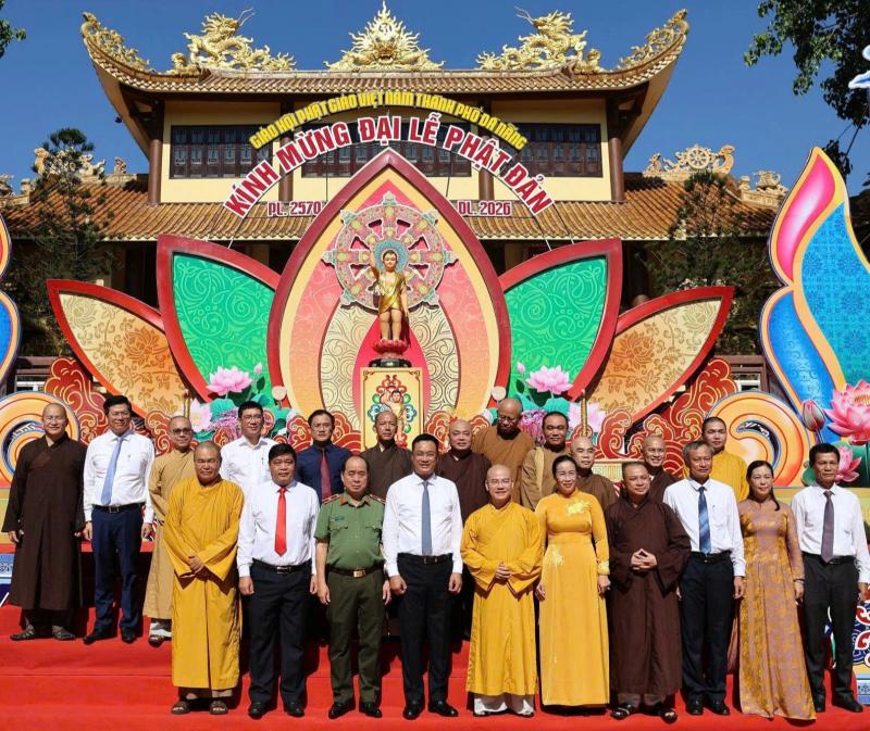 Lãnh đạo Đà Nẵng thăm Giáo hội Phật giáo, lan tỏa tinh thần từ bi mùa Phật đản- Ảnh 7. Lãnh đạo Đà Nẵng thăm Giáo hội Phật giáo, lan tỏa tinh thần từ bi mùa Phật đản- Ảnh 7.
