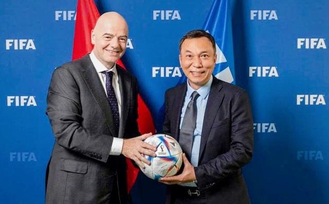 Chủ tịch FIFA Gianni tặng ‘quà’ đặc biệt đến CLB CAHN, ấn tượng sâu sắc với thành tích tuyệt vời- Ảnh 1. Chủ tịch FIFA Gianni tặng ‘quà’ đặc biệt đến CLB CAHN, ấn tượng sâu sắc với thành tích tuyệt vời- Ảnh 1.