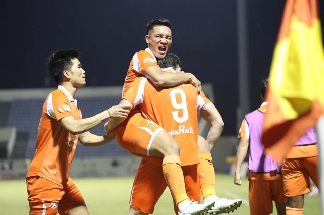Vòng xoáy trụ hạng V-League bùng nổ: HAGL mất ăn mất ngủ cùng 4 cái tên nào?- Ảnh 2. Vòng xoáy trụ hạng V-League bùng nổ: HAGL mất ăn mất ngủ cùng 4 cái tên nào?- Ảnh 2.
