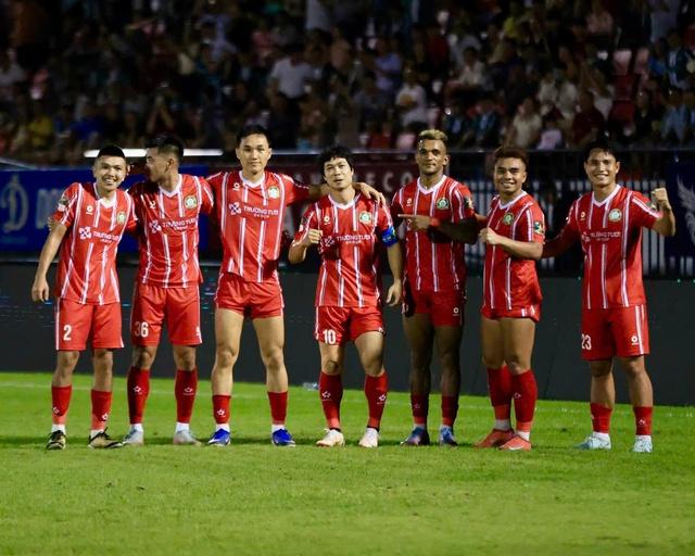 Công Phượng tái xuất rực rỡ, Trường Tươi Đồng Nai lên thẳng V-League nhờ 'bệ phóng' HAGL? - Ảnh 2.