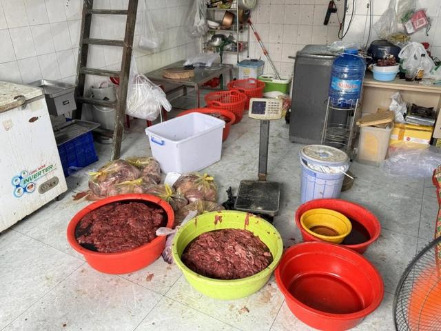 Cơ sở cung cấp suất ăn hoạt động ngoài giờ, đoàn kiểm tra đi giờ hành chính- Ảnh 1.