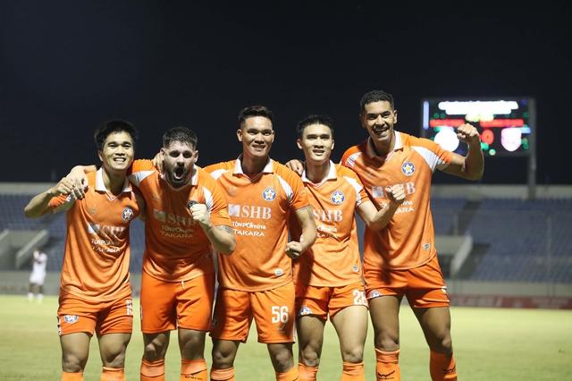 Đua vô địch đã hạ màn nhưng V-League vẫn cực kỳ đáng xem: Còn 2 cuộc đua 'nóng'- Ảnh 3. Đua vô địch đã hạ màn nhưng V-League vẫn cực kỳ đáng xem: Còn 2 cuộc đua 'nóng'- Ảnh 3.